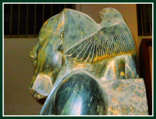 Pharaoh w Horus Falcon